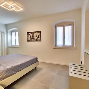  Apartment Apartmentsgarda - Residenza Mercanti